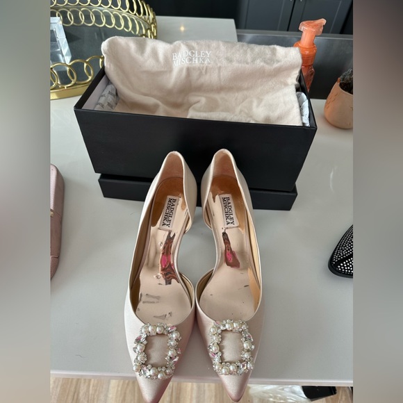 Badgley Mischka authentic fabia nude satin pumps in size 7.5b - Picture 1 of 4